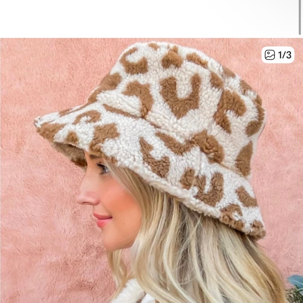 Womens Sherpa Animal Print Bucket Hat - Picture 4 of 4